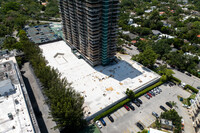 Palm Bay Yacht Club Condo in Miami, FL - Foto de edificio - Building Photo