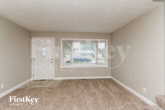 439 W Margaret Terrace in Cary, IL - Building Photo - Building Photo