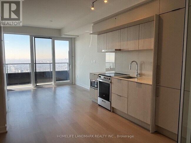 448 Burnhamthorpe Rd W in Mississauga, ON - Building Photo - Building Photo