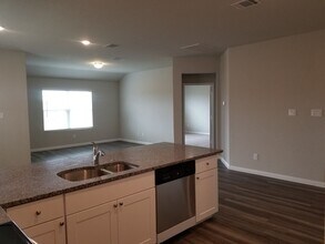 210 Holland Pk in Schertz, TX - Building Photo - Building Photo