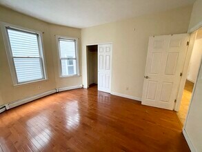 7 Iroquois St, Unit 1 in Boston, MA - Building Photo - Building Photo