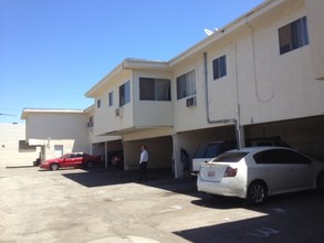 Sunny Lane Apartments in Van Nuys, CA - Building Photo - Building Photo