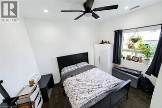 400 York Blvd in Hamilton, ON - Building Photo - Building Photo