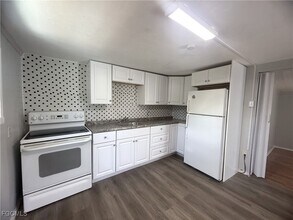 8239 Suncoast Dr in North Fort Myers, FL - Building Photo - Building Photo