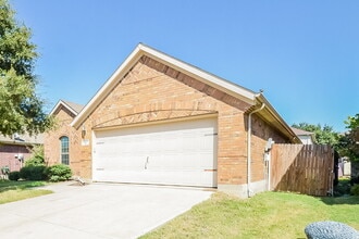 1717 Nightingale Dr in Aubrey, TX - Building Photo - Building Photo