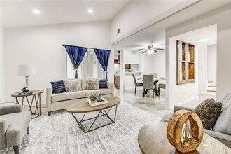 10326 Bridgeland Ln in Houston, TX - Building Photo - Building Photo