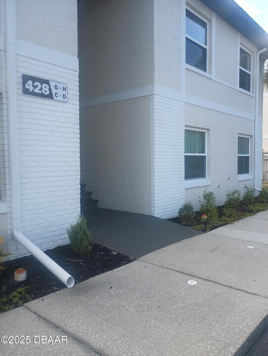 428 Banana Cay Dr in South Daytona, FL - Building Photo