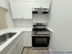 452 Park Dr in Boston, MA - Building Photo