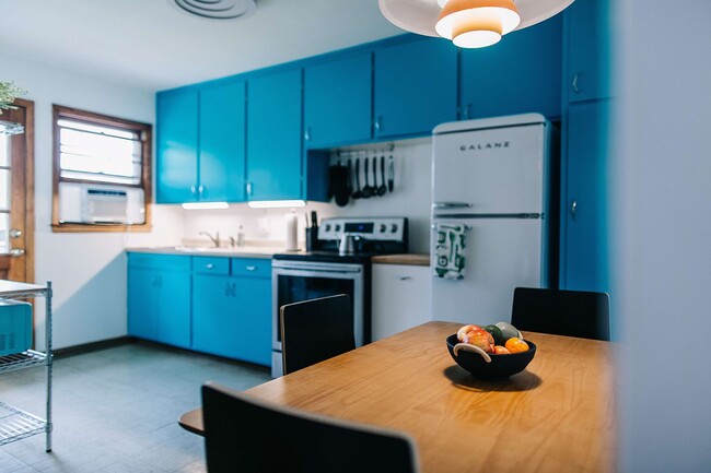 217 Rosemary Ave-Unit -2 BR Duplex with dog run/private patio in Madison, WI - Building Photo - Building Photo