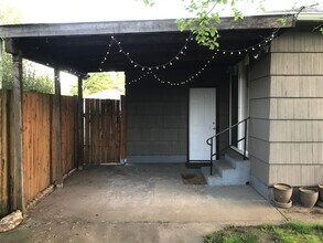 9003 SE Stephens St in Portland, OR - Foto de edificio - Building Photo