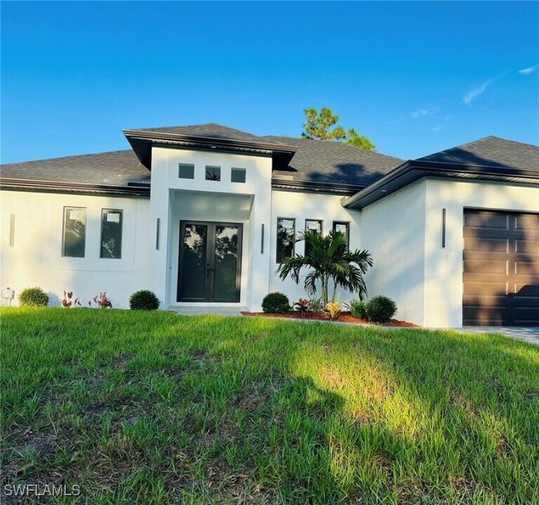 813 Aiken Ave in Lehigh Acres, FL - Building Photo