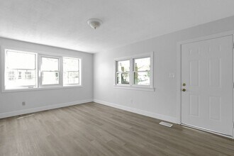 886-888-888 Derrer Rd in Columbus, OH - Building Photo - Building Photo
