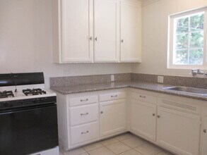 3244 Selby Ave in Los Angeles, CA - Foto de edificio - Building Photo