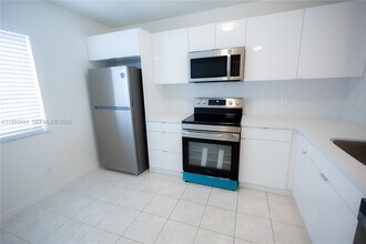 719 NW 208th Way in Pembroke Pines, FL - Building Photo - Building Photo