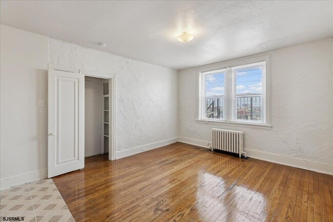 33 S Iowa Ave in Atlantic City, NJ - Building Photo - Building Photo