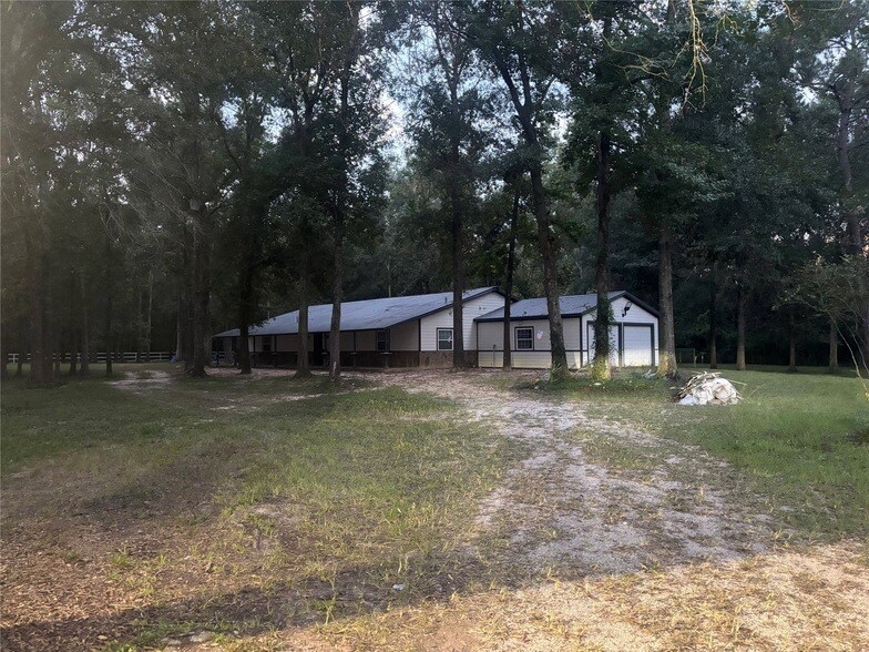 9480 Plum Grove Rd in Cleveland, TX - Foto de edificio