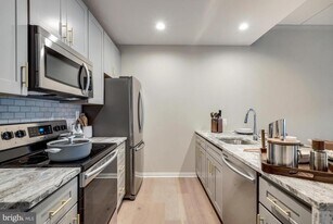 30 N 23rd St in Philadelphia, PA - Building Photo