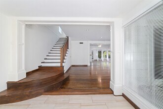 6027 Lake St in West University Place, TX - Building Photo - Building Photo