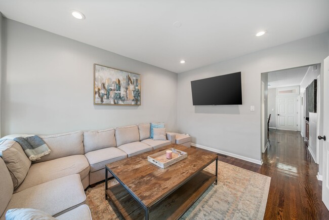 3841 W School St, Unit 1 in Chicago, IL - Building Photo - Building Photo