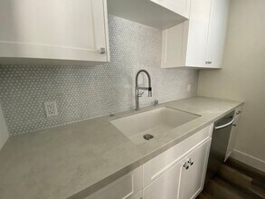 420 Heliotrope Ave-Unit -420 1/2 in Newport Beach, CA - Building Photo - Building Photo