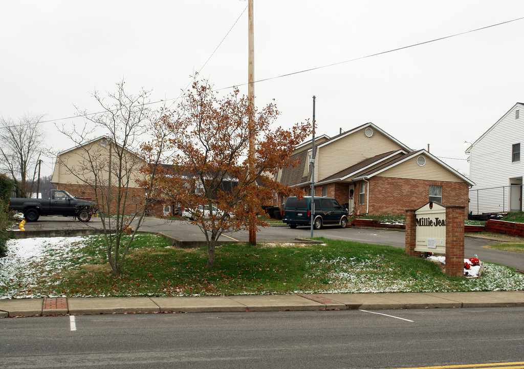 748 Main St in Barboursville, WV - Building Photo