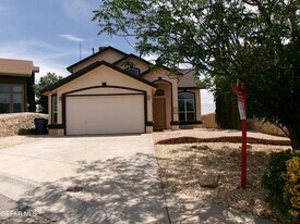 304 Alex Nicholas Ct, Unit I13 in El Paso, TX - Building Photo
