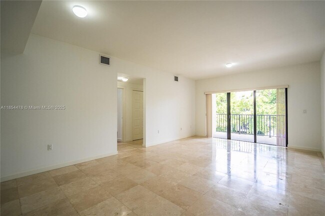 300 Majorca Ave in Coral Gables, FL - Building Photo - Building Photo