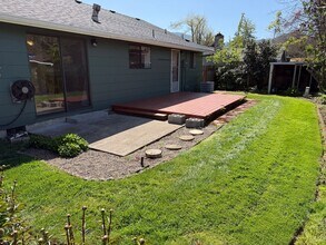 792 66th St in Springfield, OR - Building Photo - Building Photo