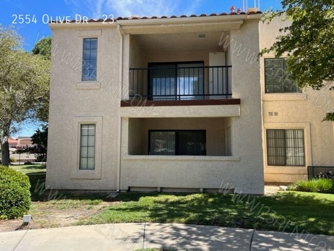 2554 Olive Dr in Palmdale, CA - Building Photo - Building Photo