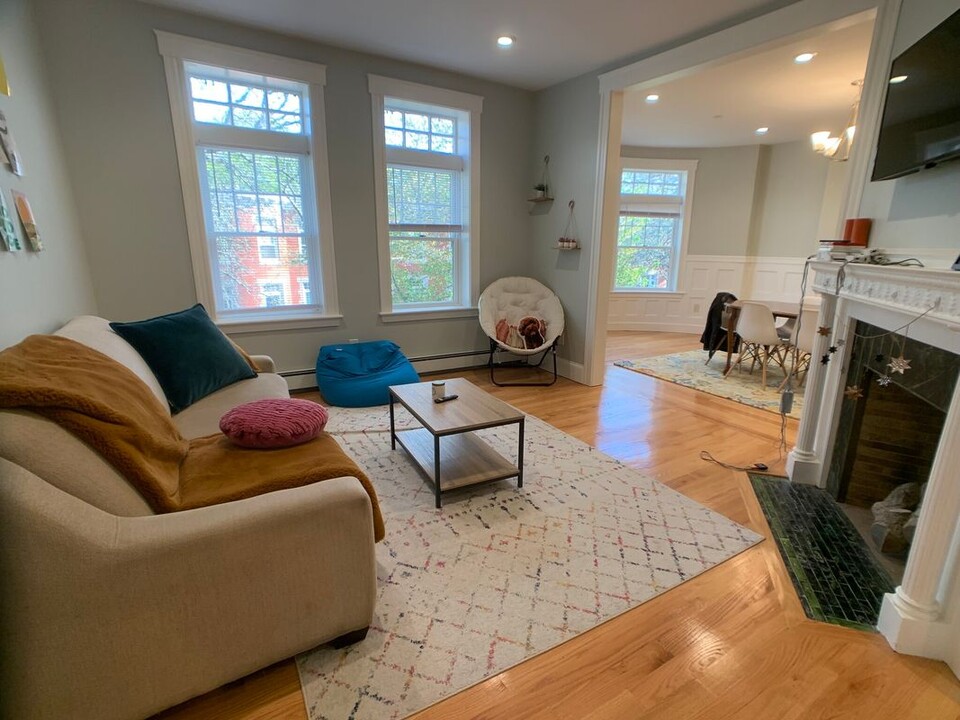 11 Strathmore Rd in Brookline, MA - Building Photo