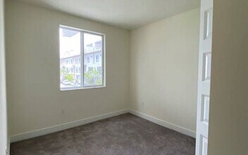 6425 NW 103rd Pl in Doral, FL - Building Photo - Building Photo