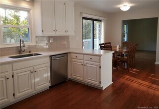208 Guinea Rd in Stamford, CT - Building Photo - Building Photo