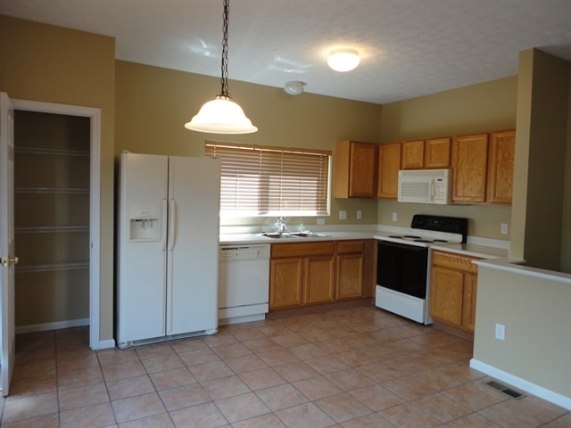 9748 Olde Park Dr in Tipp City, OH - Building Photo - Building Photo