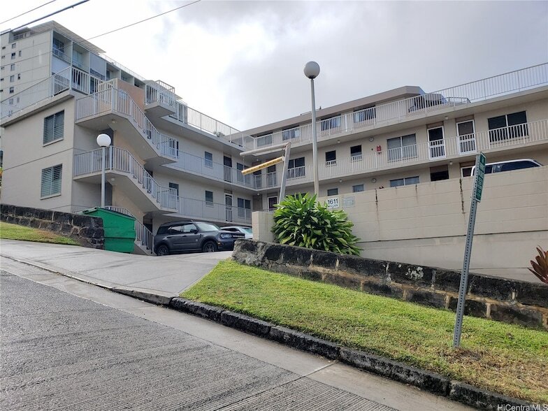 1611 Miller St in Honolulu, HI - Building Photo