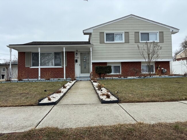 2758 Pall Mall Dr in Sterling Heights, MI - Building Photo - Building Photo