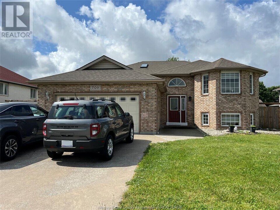 709 Havens Dr in Windsor, ON - Building Photo
