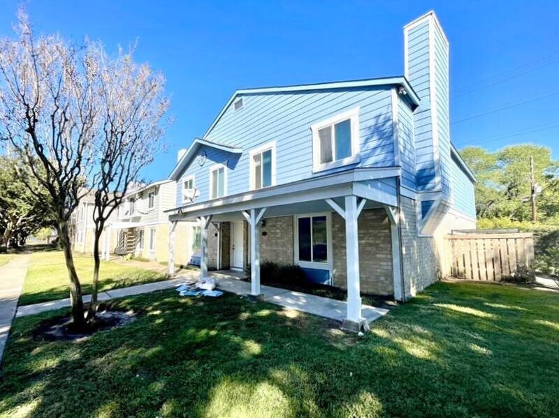 752 Memorial Mews St in Houston, TX - Building Photo