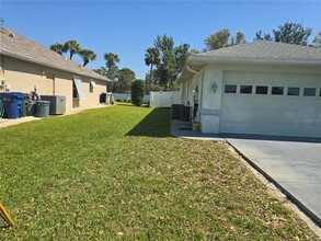 11 Perimeter Dr in Englewood, FL - Building Photo - Building Photo