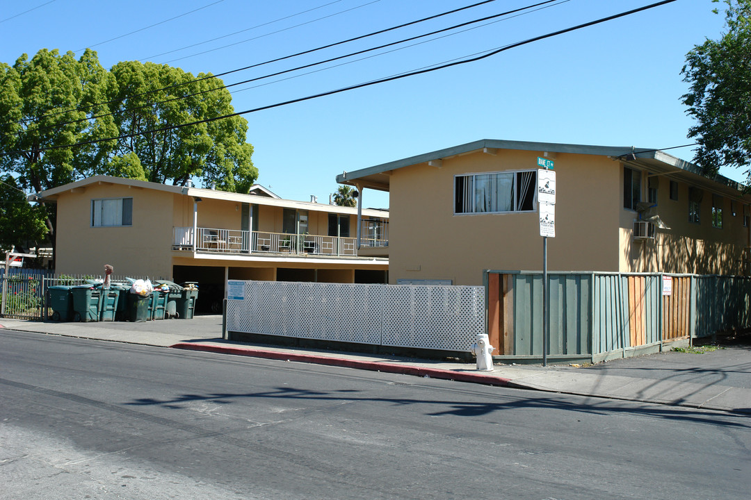 Virginia Lane Flats in Concord, CA - Building Photo