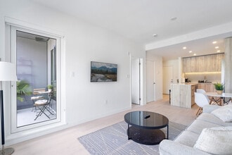 3594 Malsum Dr in North Vancouver, BC - Building Photo - Building Photo