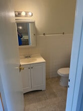 2525 E Ballard Rd, Unit 203 in Des Plaines, IL - Building Photo - Building Photo