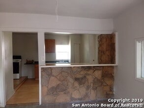 322 Regina St in San Antonio, TX - Building Photo - Building Photo