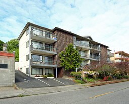 West Commodore Way Apartments in Seattle, WA - Building Photo