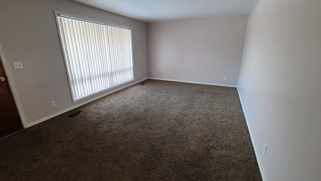 2049 W 4450 S in Roy, UT - Building Photo - Building Photo