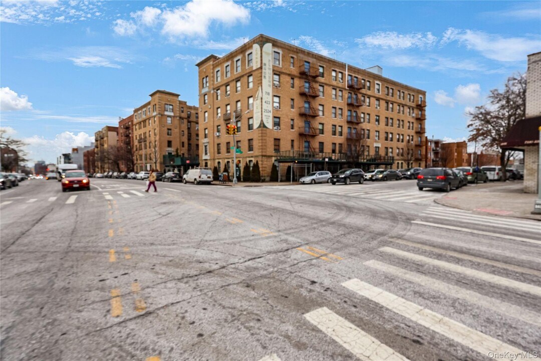 148-09 Northern Blvd in Queens, NY - Building Photo