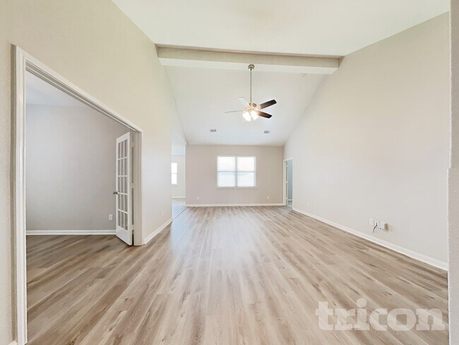 216 Ryan St in Anna, TX - Foto de edificio - Building Photo