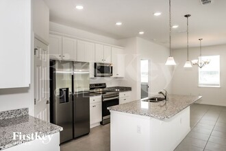 3208 John Young Pkwy in Kissimmee, FL - Building Photo - Building Photo