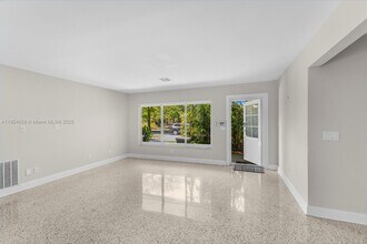 340 NE 129th St in North Miami, FL - Building Photo - Building Photo