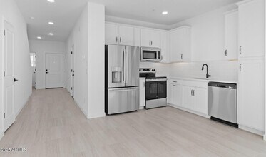 2831 W White Feather Ln in Phoenix, AZ - Building Photo - Building Photo