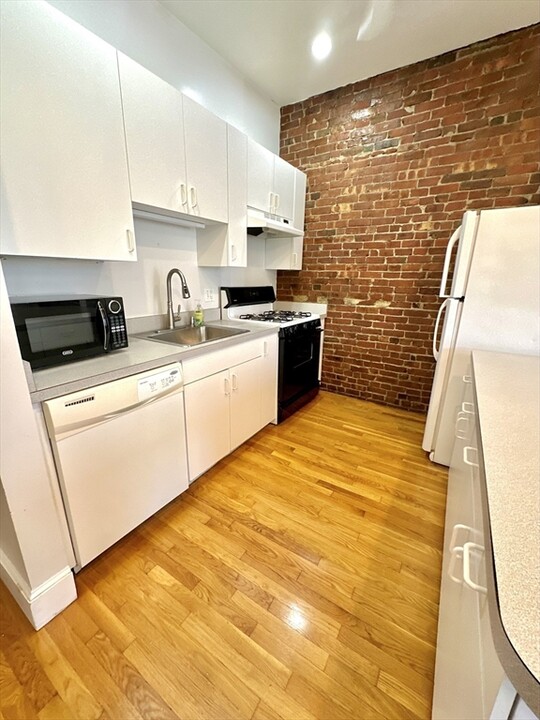 80 Tremont St, Unit 2 in Boston, MA - Building Photo